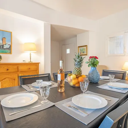Pigeon Vole By Interhome Les Issambres